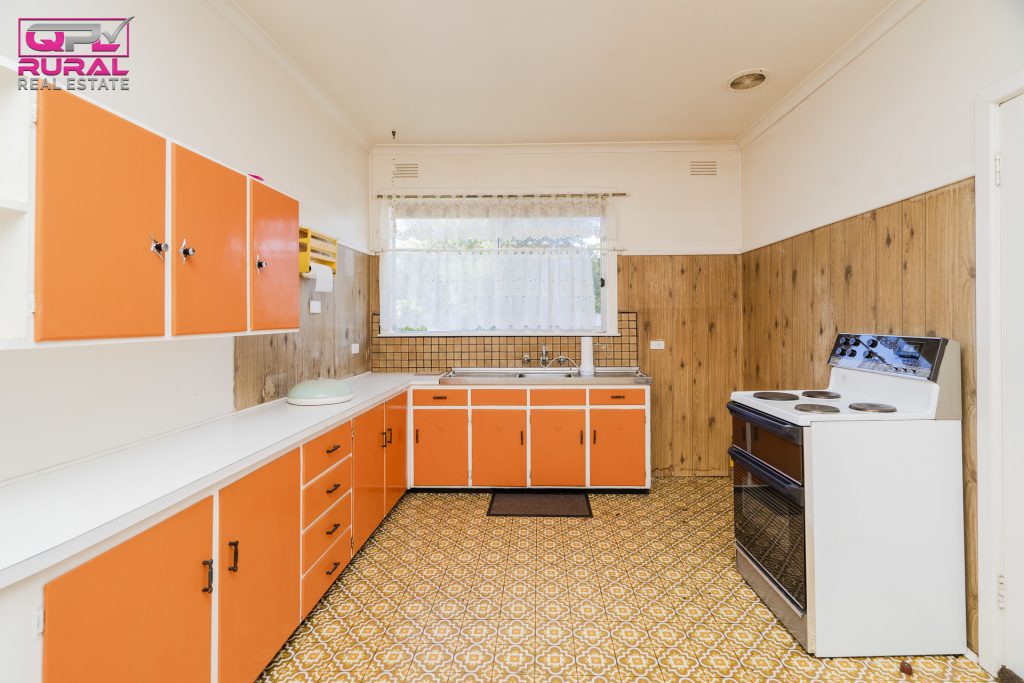 10 Crescent Street, Narrandera NSW 2700 - photo 6
