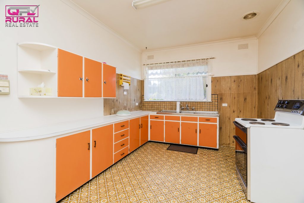 10 Crescent Street, Narrandera NSW 2700 - photo 7