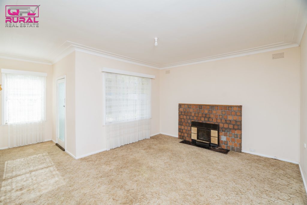 10 Crescent Street, Narrandera NSW 2700 - photo 9