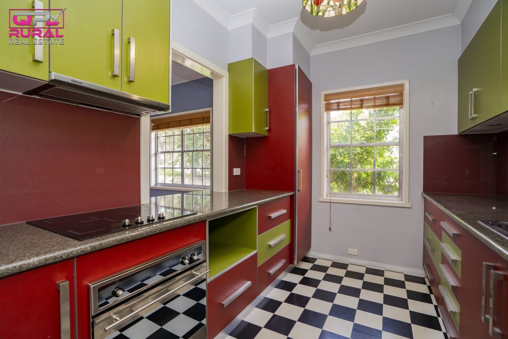 2 Flood Street, Narrandera NSW 2700 - photo 2