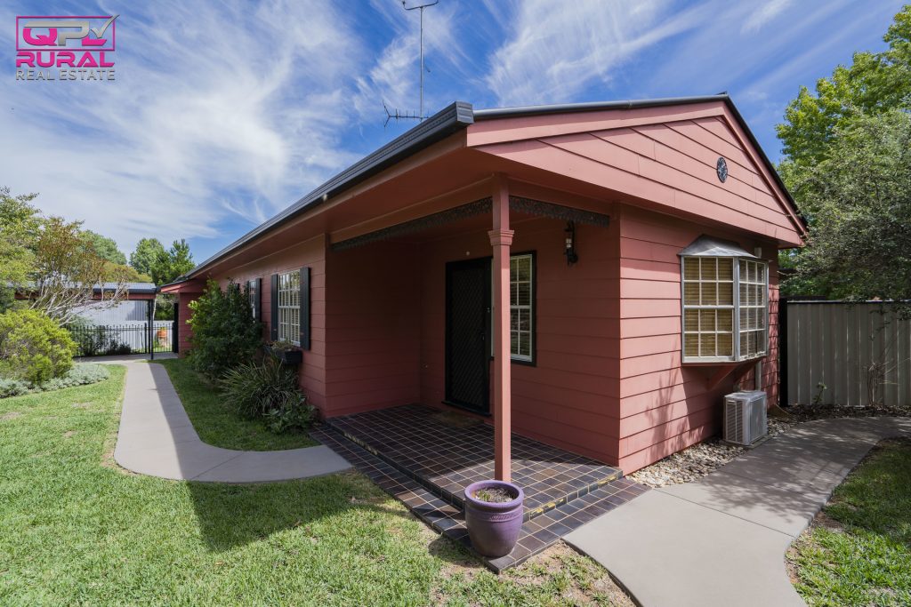 2 Flood Street, Narrandera NSW 2700 - McGrath Riverina