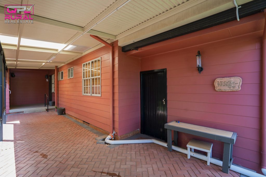 2 Flood Street, Narrandera NSW 2700 - photo 9