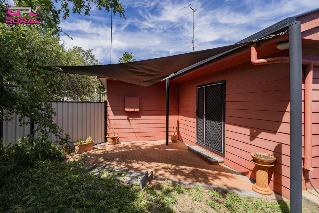 2 Flood Street, Narrandera NSW 2700 - photo 10