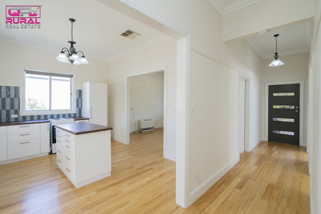 85 Ferrier Street, Narrandera NSW 2700 - photo 6