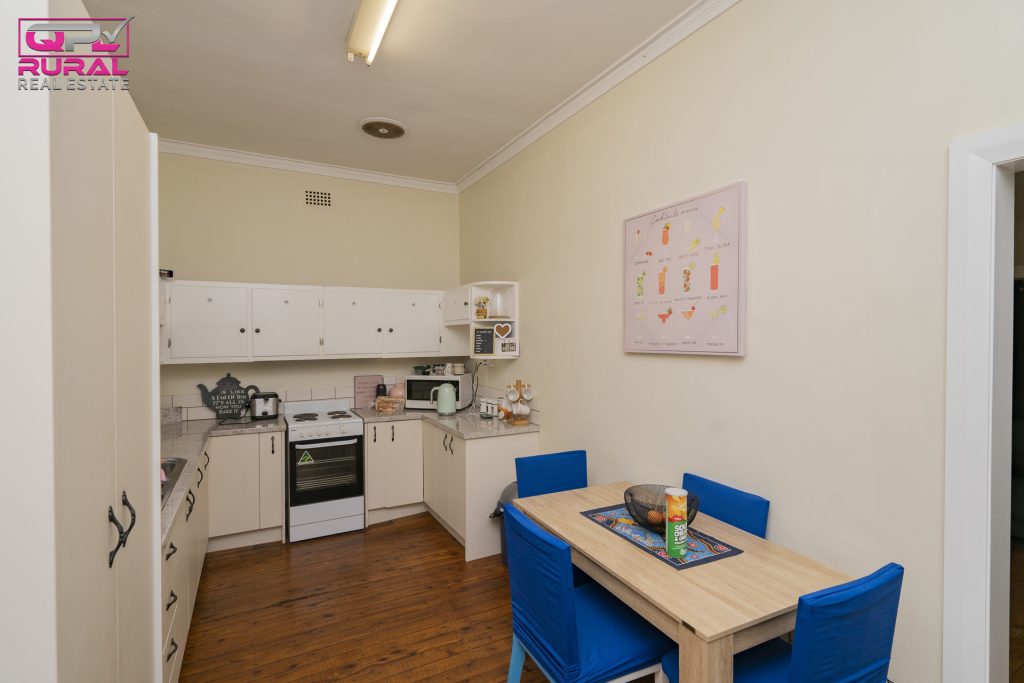 146 Larmer Street, Narrandera NSW 2700 - photo 3
