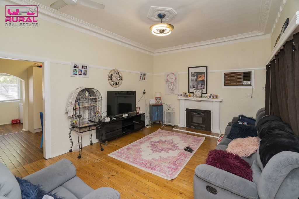 146 Larmer Street, Narrandera NSW 2700 - photo 4