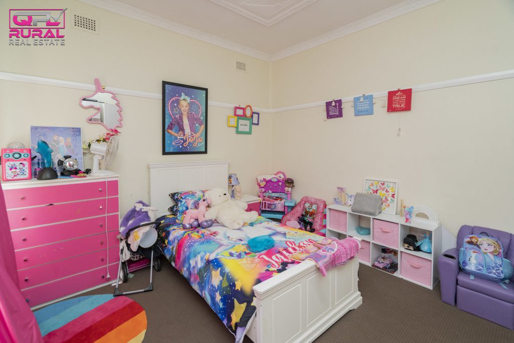 146 Larmer Street, Narrandera NSW 2700 - photo 5