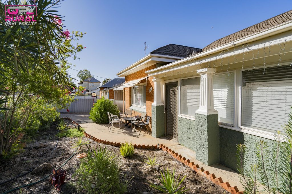 146 Larmer Street, Narrandera NSW 2700 - photo 8