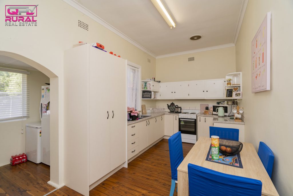 146 Larmer Street, Narrandera NSW 2700 - photo 9