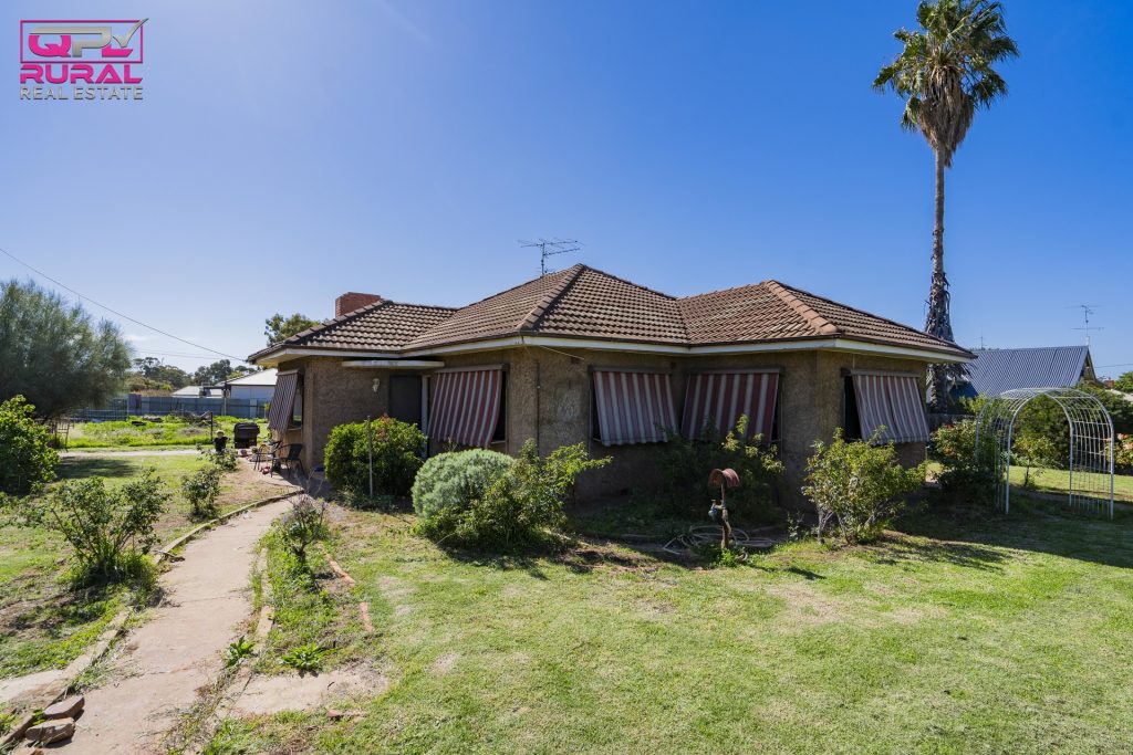 53 Dalgetty Street, Narrandera NSW 2700 - photo 2
