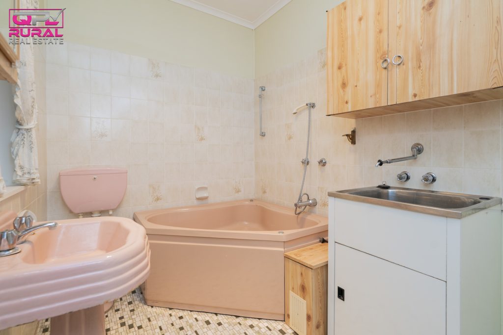 6 Argyle Street, Narrandera NSW 2700 - photo 12