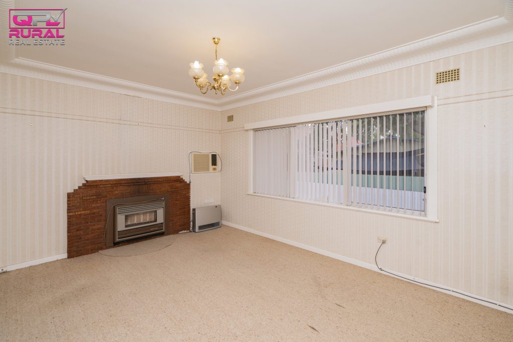 6 Argyle Street, Narrandera NSW 2700 - photo 5
