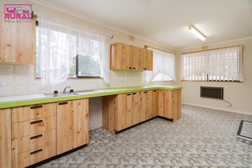 6 Argyle Street, Narrandera NSW 2700 - photo 8