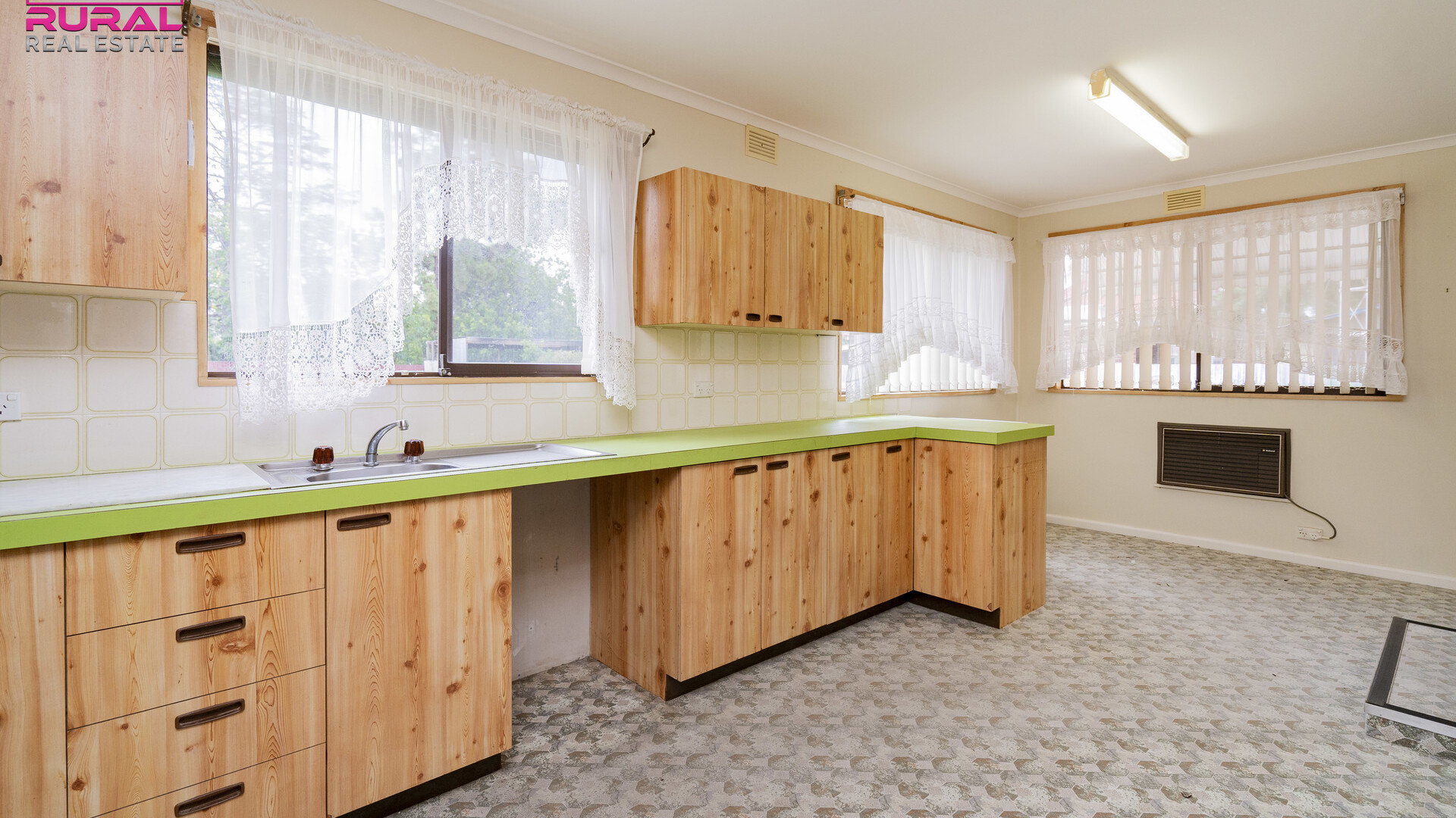 6 Argyle Street, Narrandera NSW 2700 - photo 8