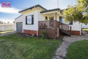 87 Ferrier Street, Narrandera NSW 2700 - photo 2