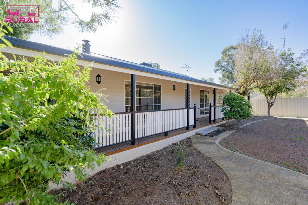 117 Pine Hill Road, Narrandera NSW 2700 - photo 3