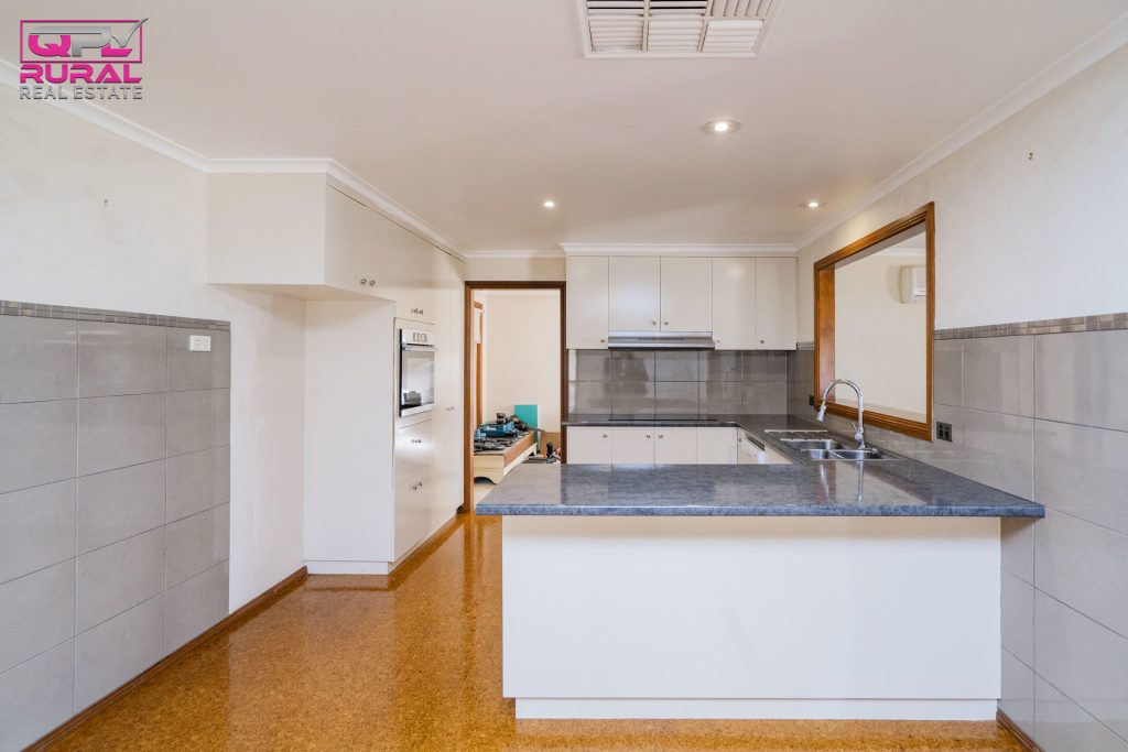 117 Pine Hill Road, Narrandera NSW 2700 - photo 4