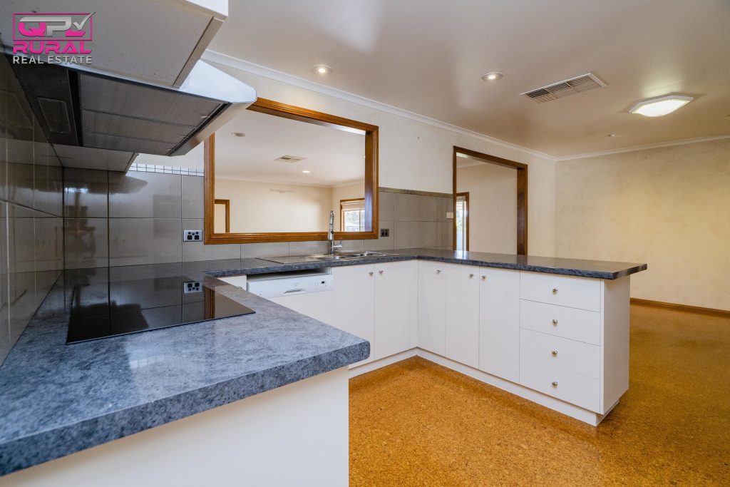 117 Pine Hill Road, Narrandera NSW 2700 - photo 6