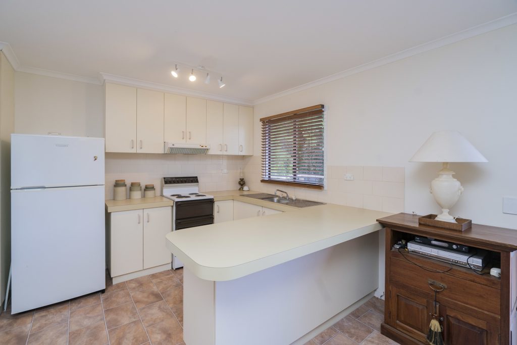 10 Deakin Street, Beckom NSW 2665 - photo 2