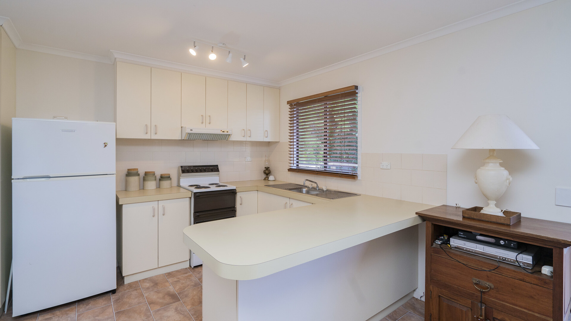 10 Deakin Street, Beckom NSW 2665 - photo 2