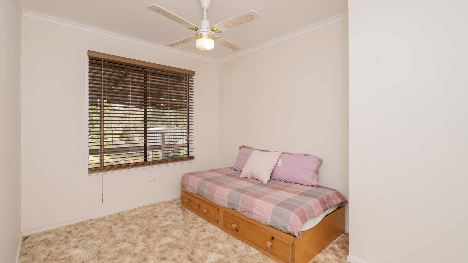 10 Deakin Street, Beckom NSW 2665 - photo 11