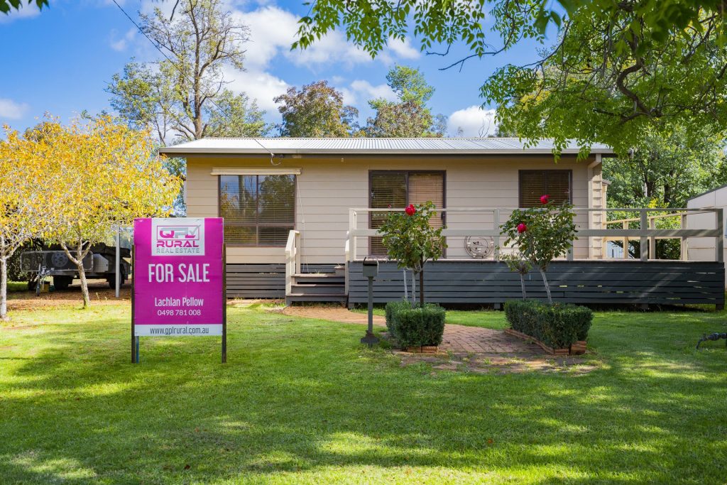 10 Deakin Street, Beckom NSW 2665 - McGrath Riverina