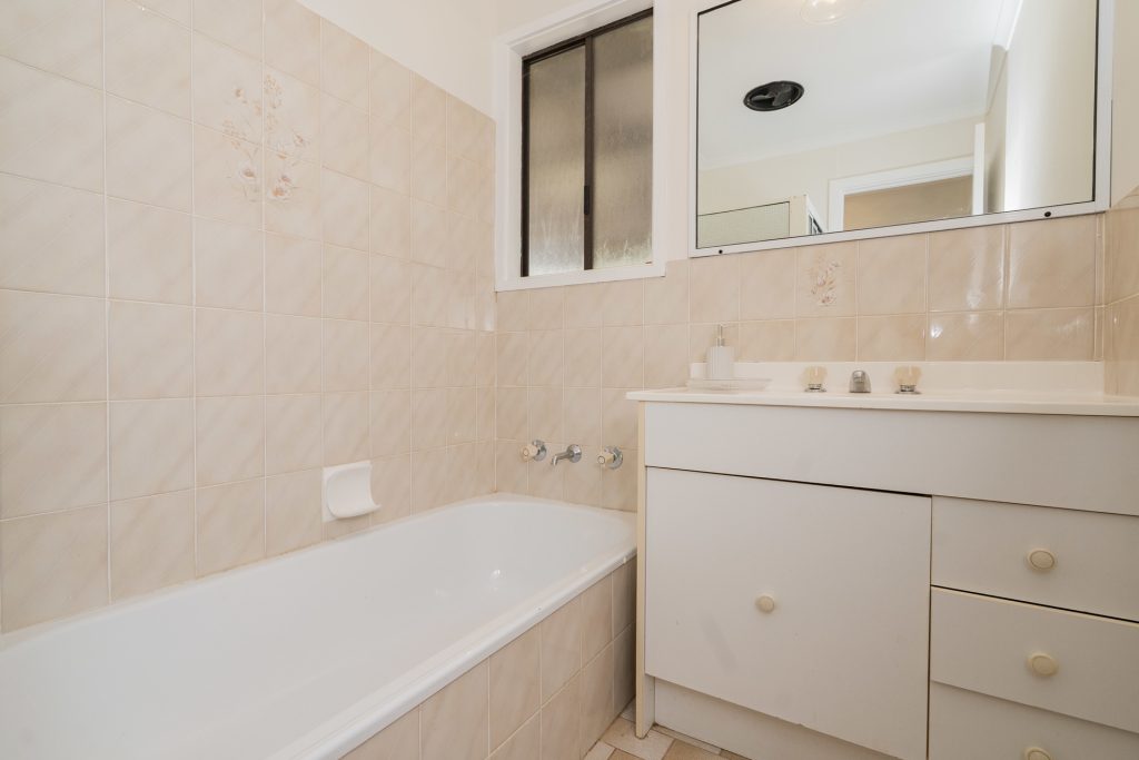 10 Deakin Street, Beckom NSW 2665 - photo 12