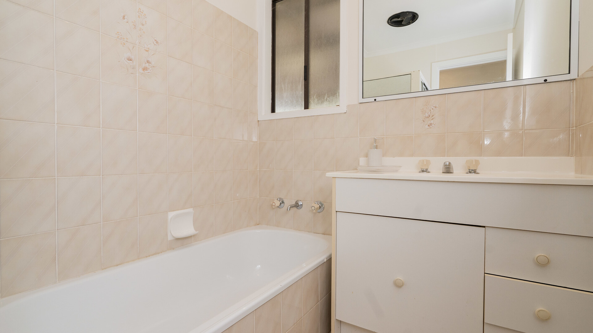 10 Deakin Street, Beckom NSW 2665 - photo 12