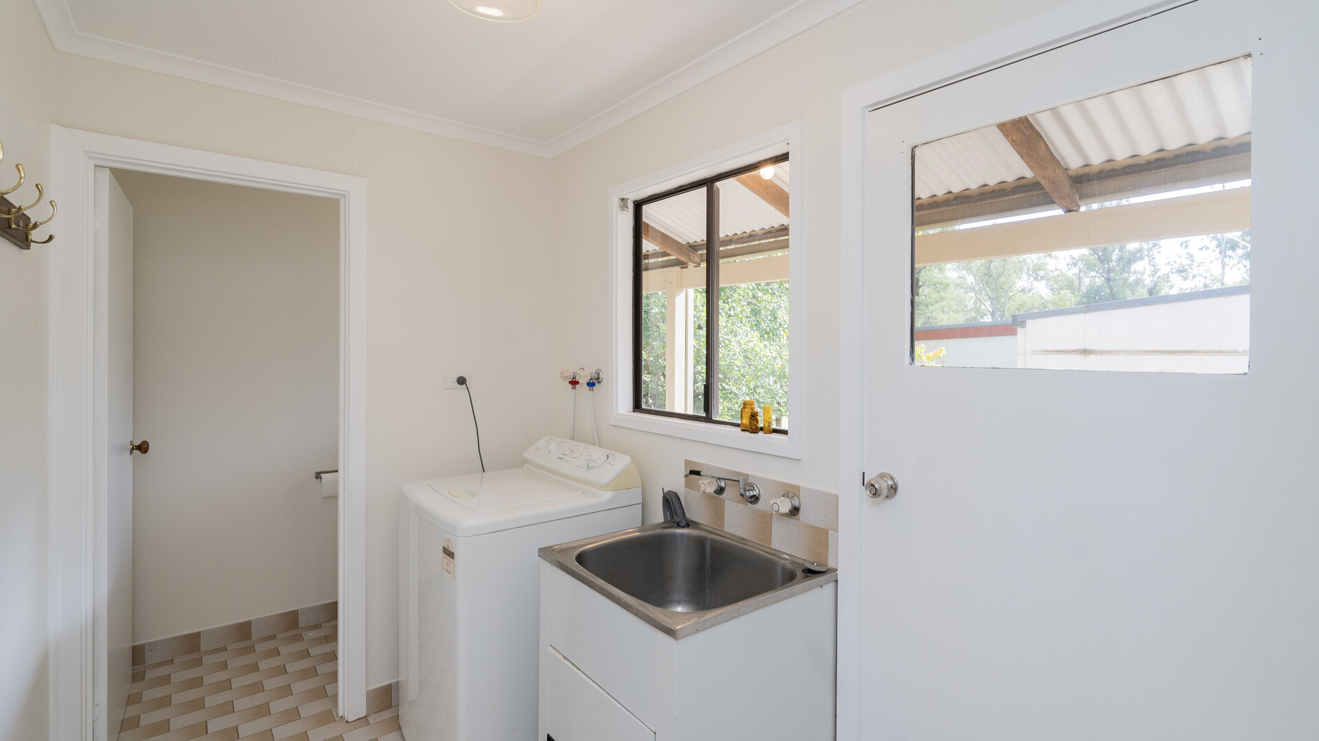 10 Deakin Street, Beckom NSW 2665 - photo 14