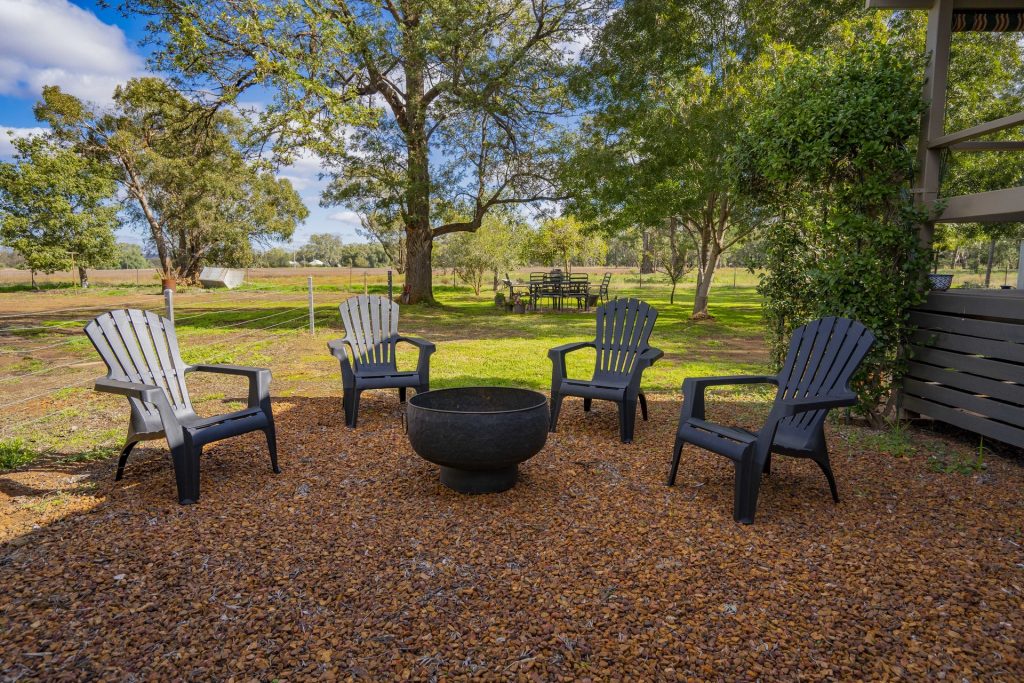 10 Deakin Street, Beckom NSW 2665 - photo 18