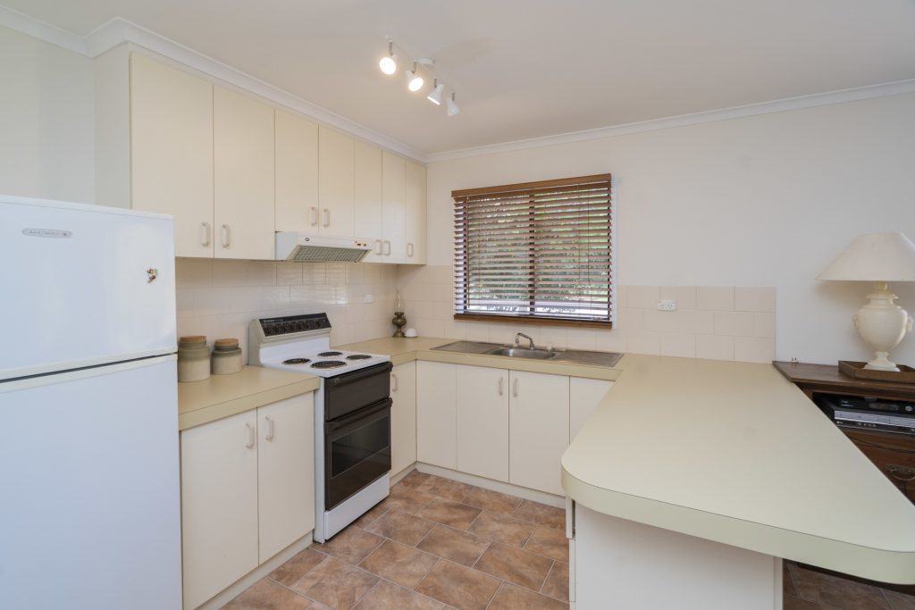 10 Deakin Street, Beckom NSW 2665 - photo 3