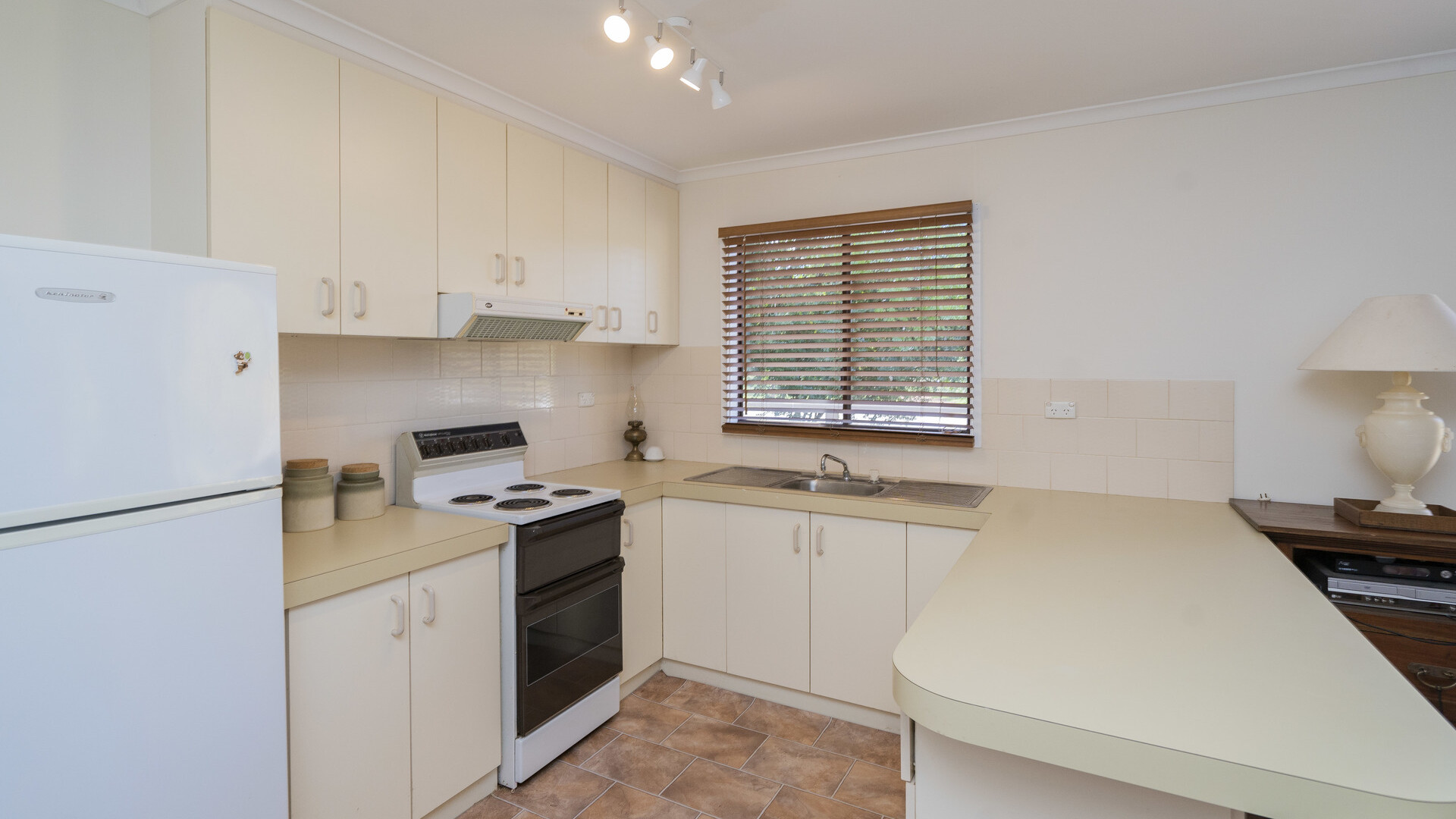 10 Deakin Street, Beckom NSW 2665 - photo 3