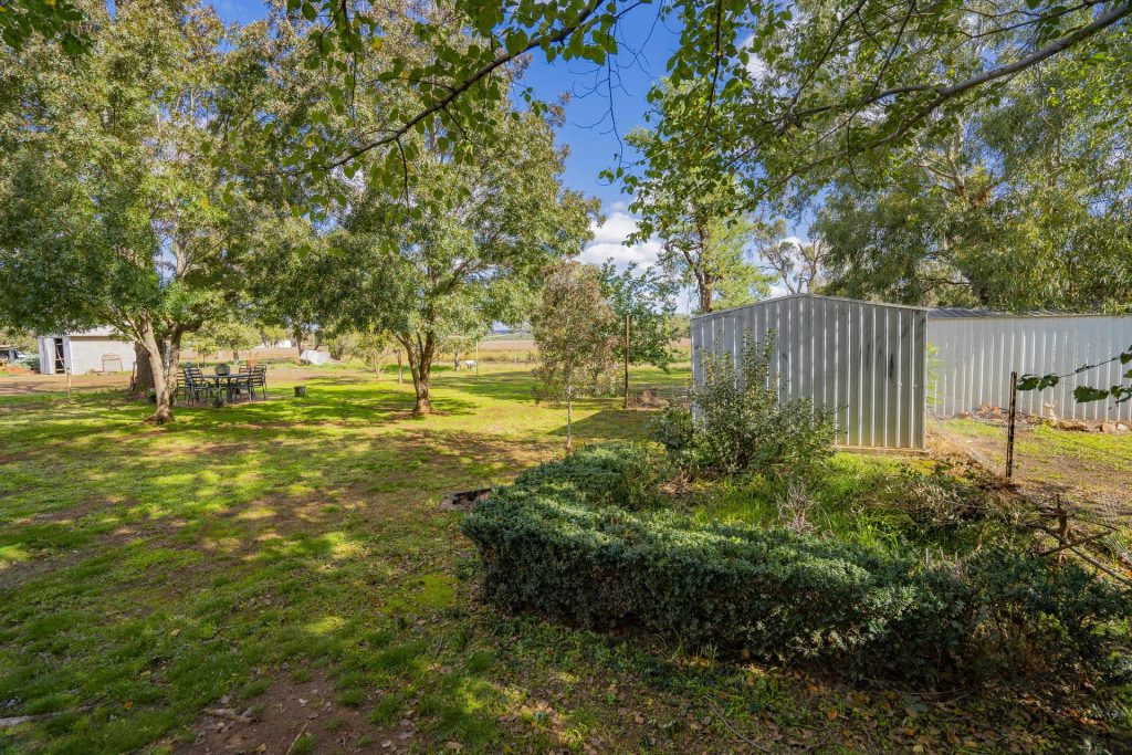 10 Deakin Street, Beckom NSW 2665 - photo 21