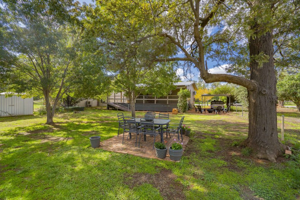 10 Deakin Street, Beckom NSW 2665 - photo 24
