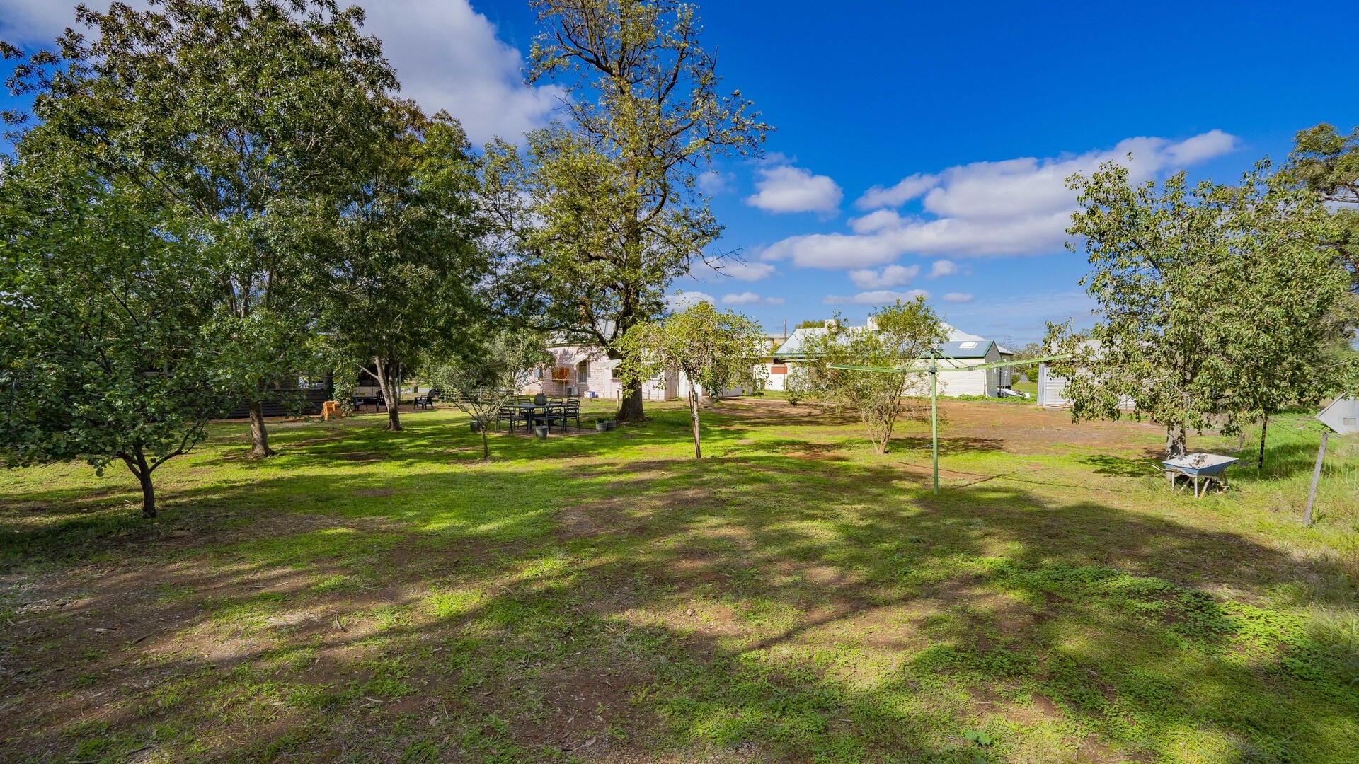 10 Deakin Street, Beckom NSW 2665 - photo 26
