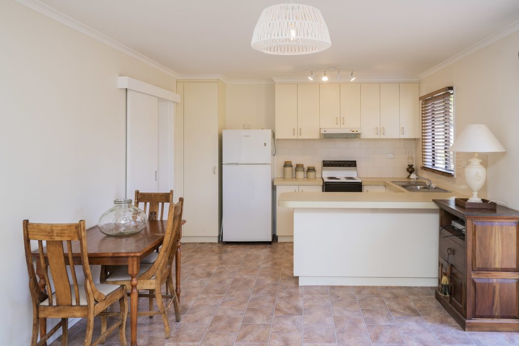 10 Deakin Street, Beckom NSW 2665 - photo 4