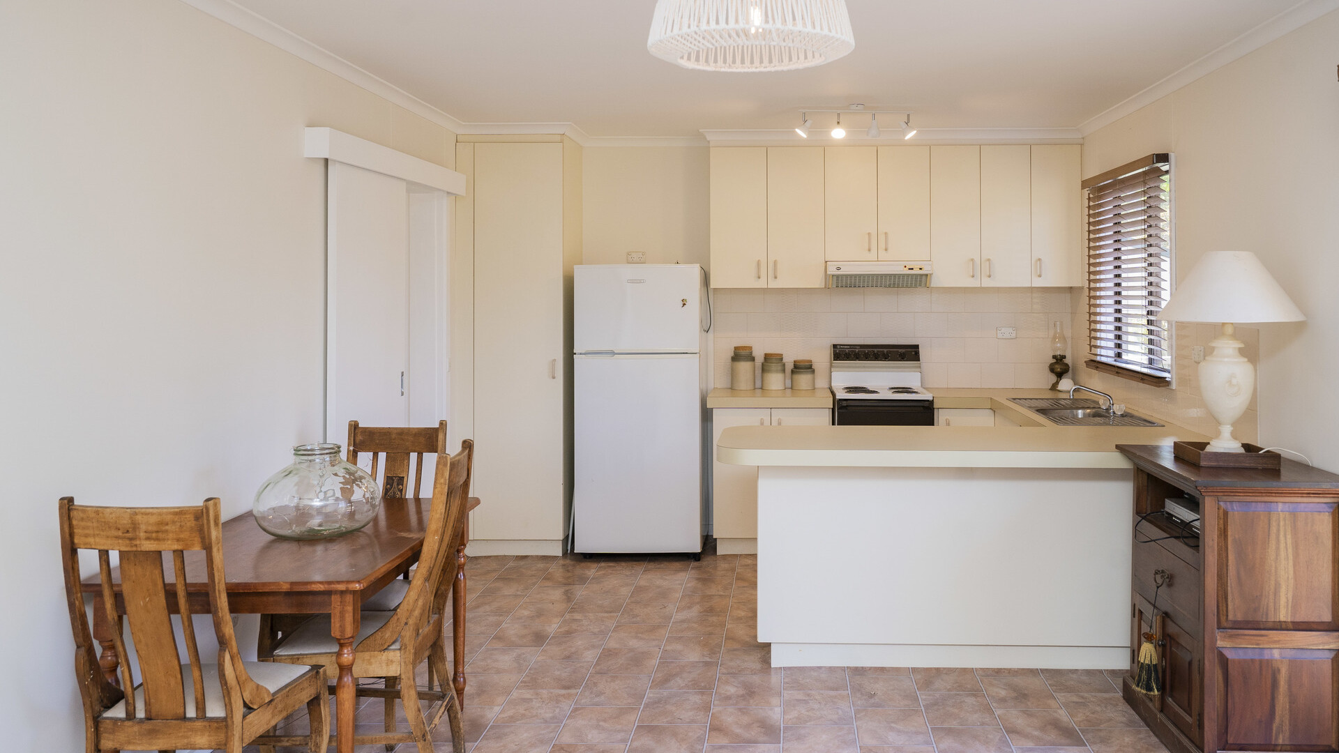 10 Deakin Street, Beckom NSW 2665 - photo 4