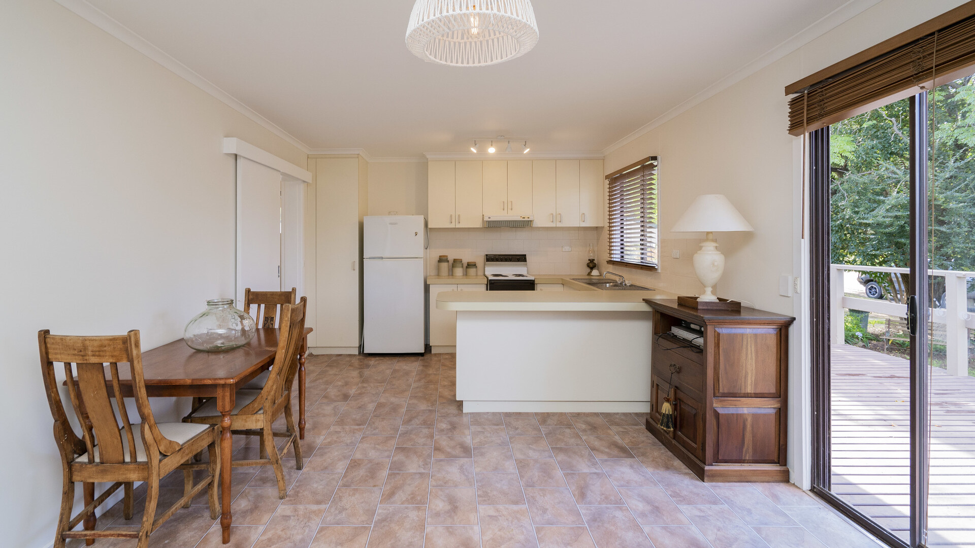 10 Deakin Street, Beckom NSW 2665 - photo 5