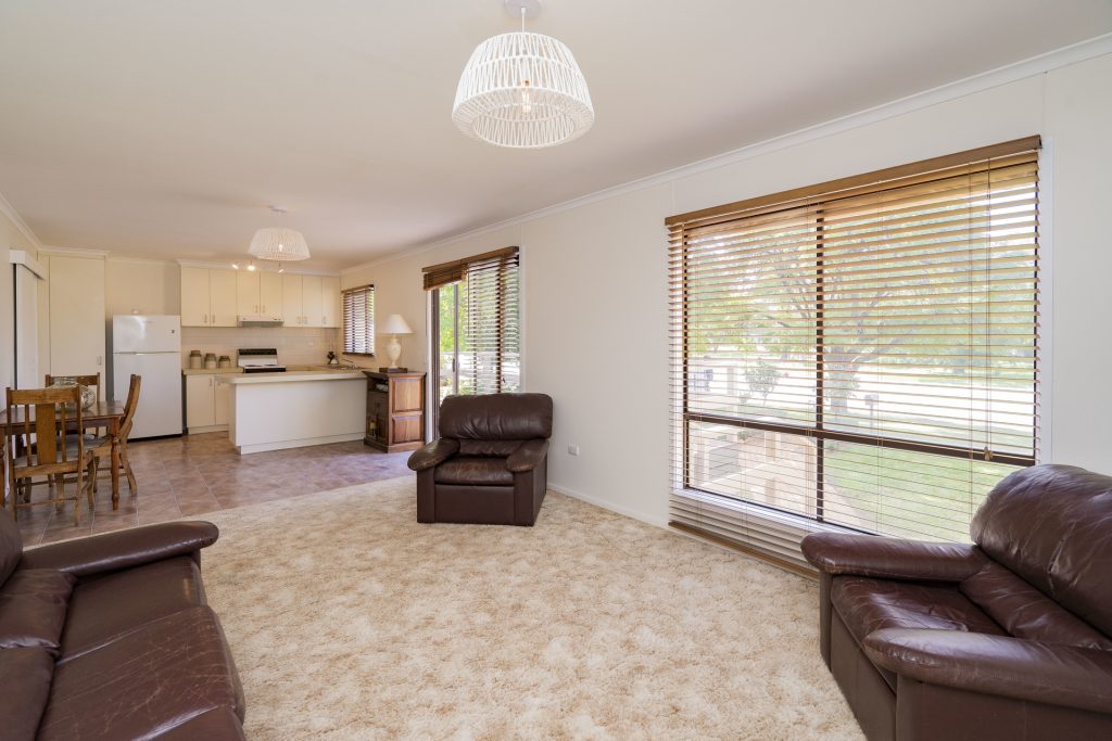 10 Deakin Street, Beckom NSW 2665 - photo 7