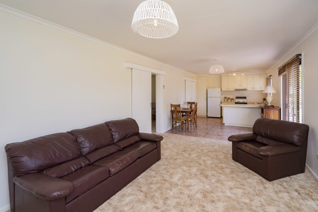 10 Deakin Street, Beckom NSW 2665 - photo 8