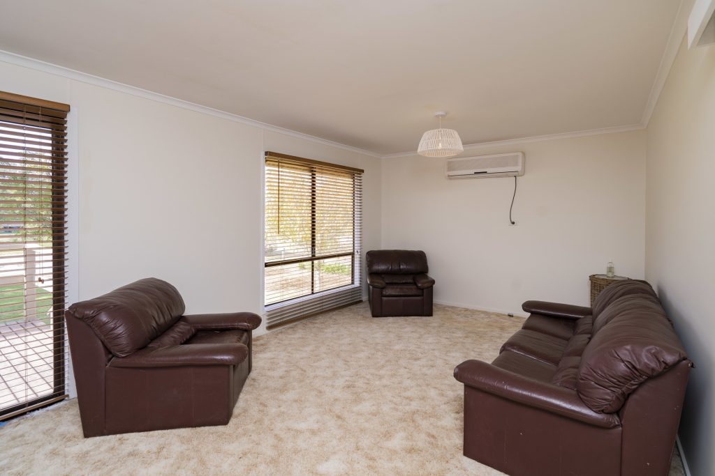 10 Deakin Street, Beckom NSW 2665 - photo 9