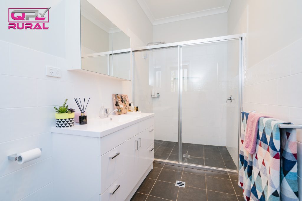 125 Kitchener Road, Temora NSW 2666 - photo 11