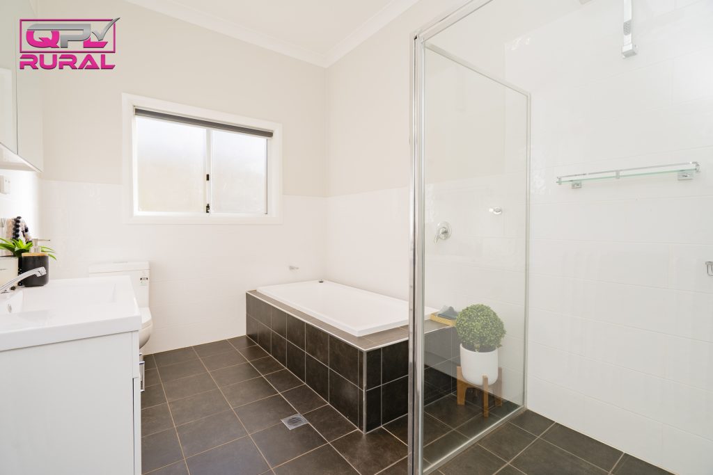 125 Kitchener Road, Temora NSW 2666 - photo 14