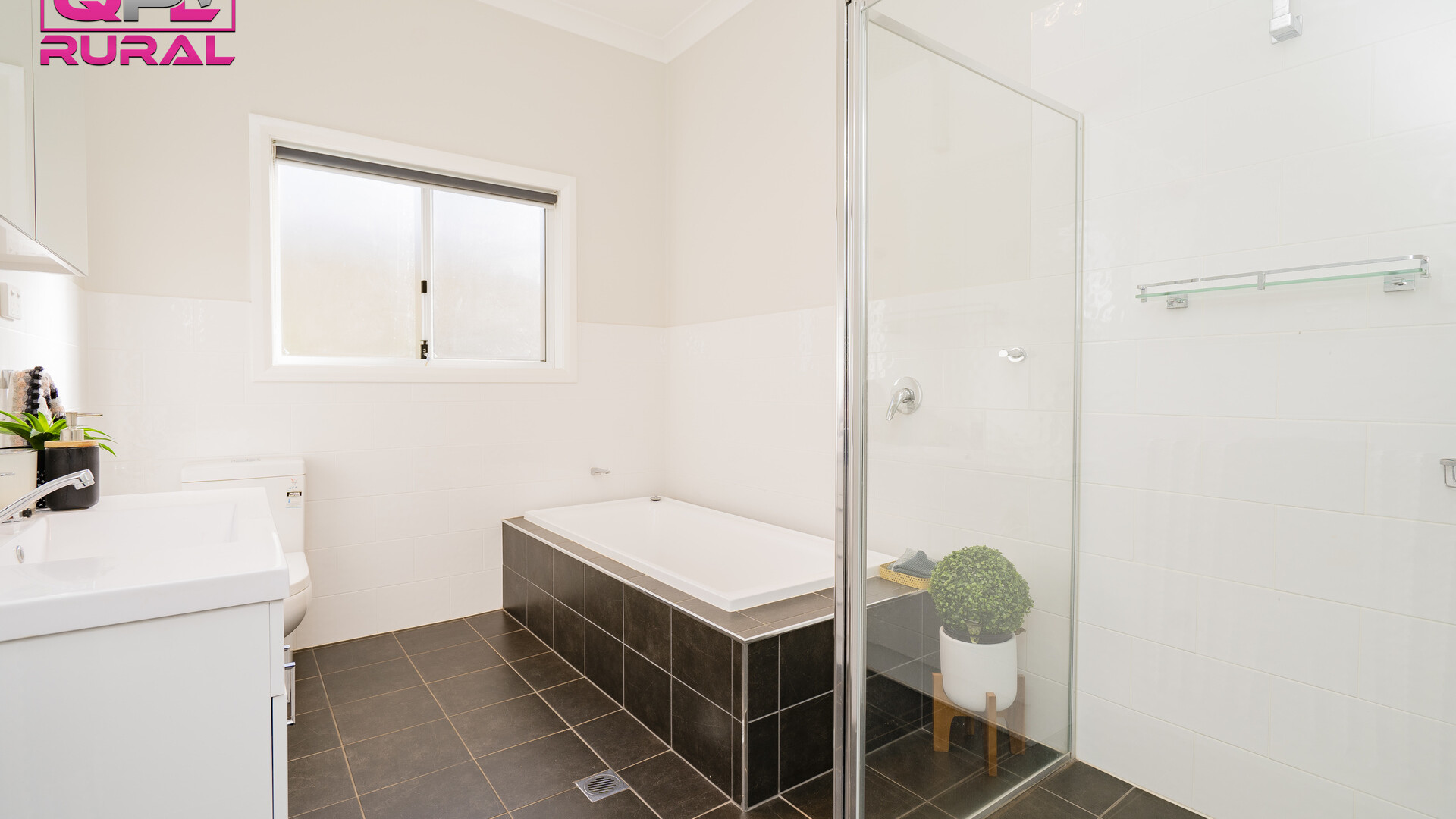 125 Kitchener Road, Temora NSW 2666 - photo 14