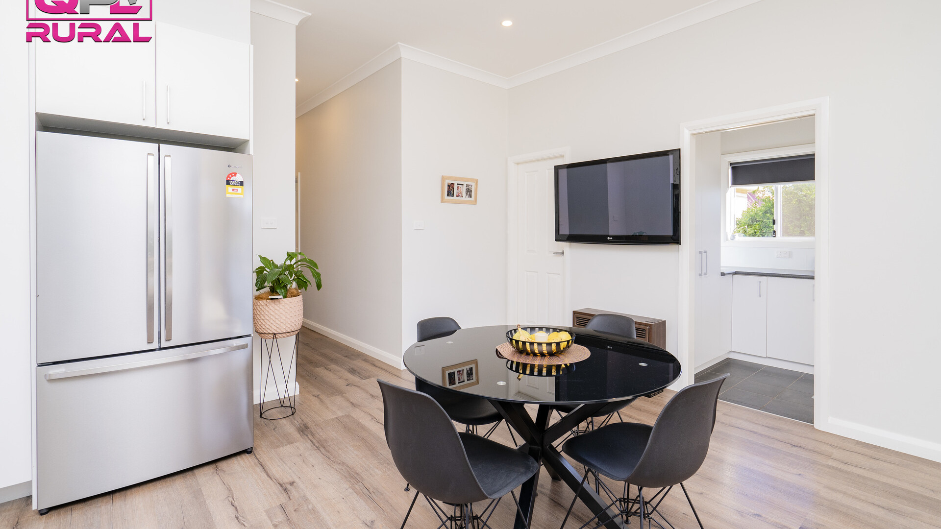 125 Kitchener Road, Temora NSW 2666 - photo 7