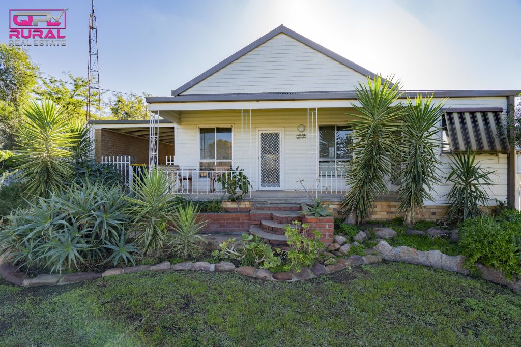 27 Roslyn Street, Narrandera NSW 2700 - photo 2