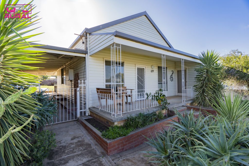 27 Roslyn Street, Narrandera NSW 2700 - McGrath Riverina