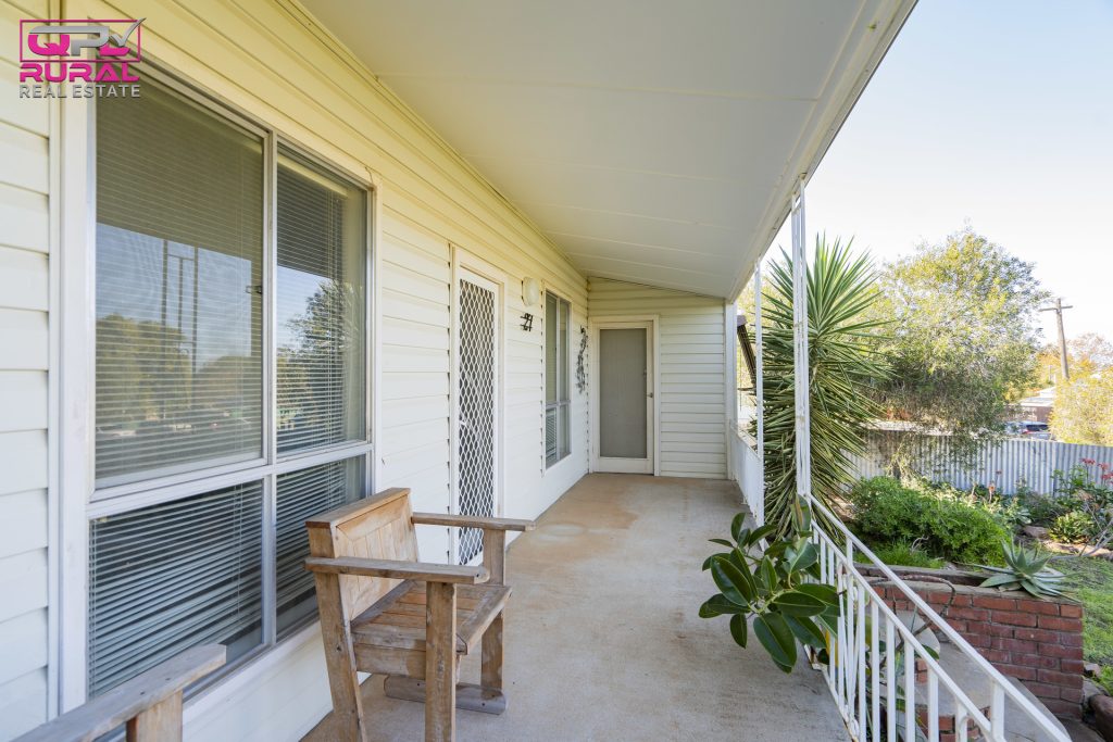 27 Roslyn Street, Narrandera NSW 2700 - photo 3