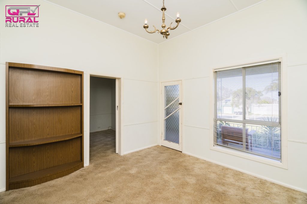 27 Roslyn Street, Narrandera NSW 2700 - photo 4