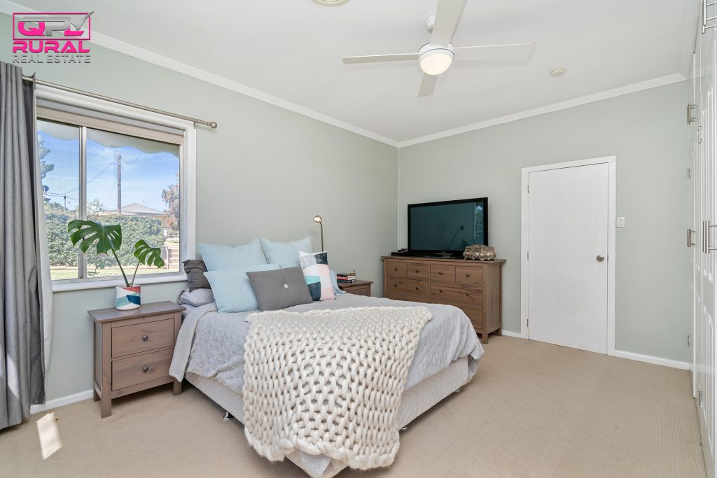 62 Haig Street, Temora NSW 2666 - photo 8